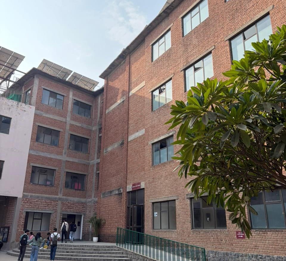 IILM University Gurgaon Academic Building photo 11